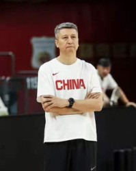 乐鱼专属资源-中国男篮4分险胜！焦泊乔爆发，王俊杰18分14篮板，徐昕10分